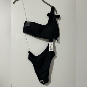 Black One-Shoulder Swimsuit with ribbon